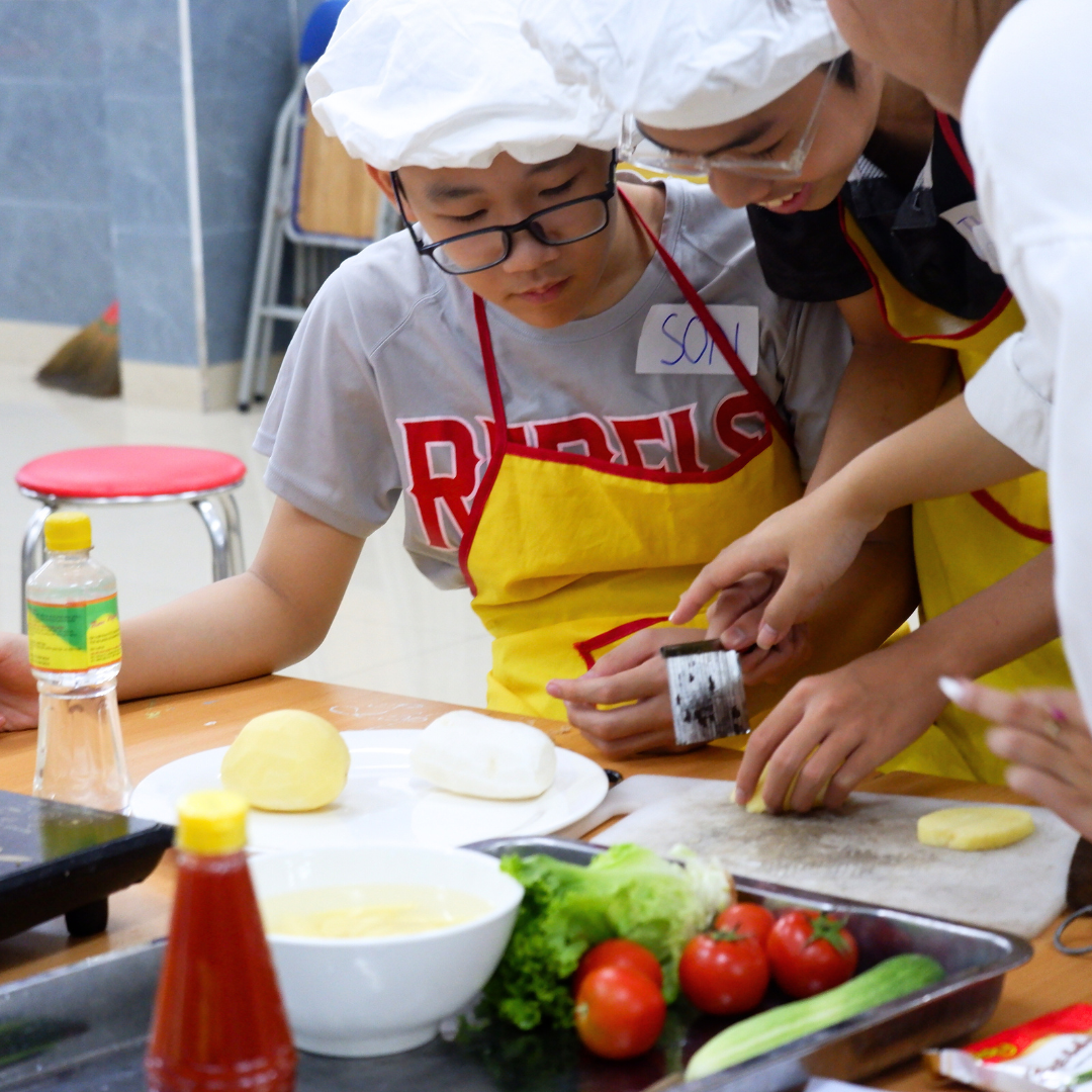 Khám phá bản thân và gắn kết gia đình qua workshop trải nghiệm nghề “Mẹ ơi, để con nấu” –